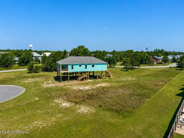 2 Sea View Cir, Long Beach, MS 39560