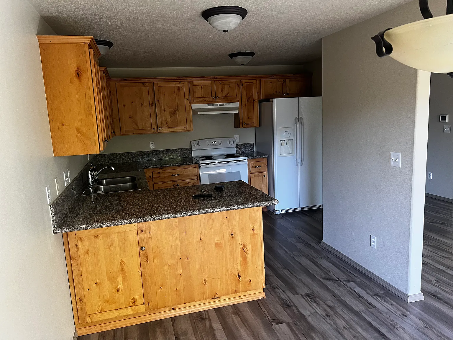 3 bed, 2.5 bath, 1312 sqft, $2,400 — Photo 2