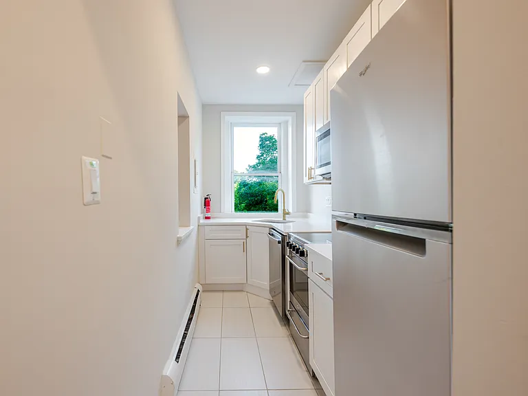 1105 E Capitol St SE #4 — Photo 6