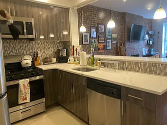 Rented by R New York