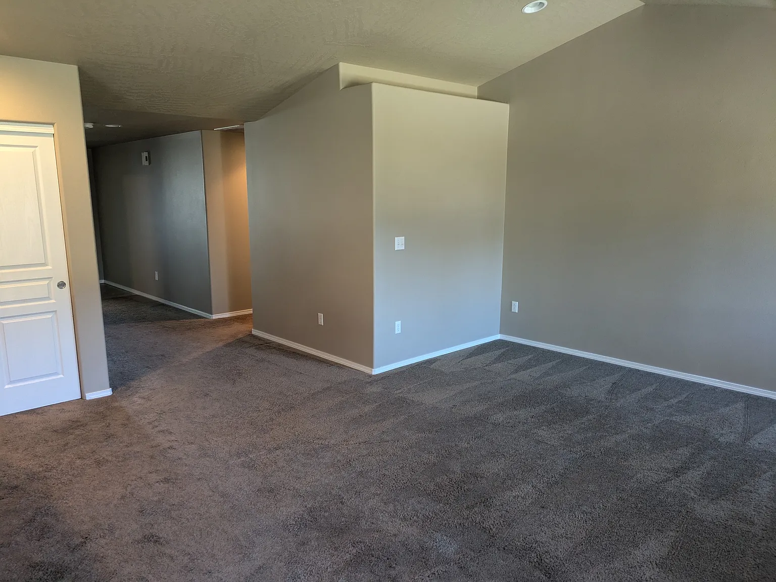 3 bed, 1412 sqft, $2,200 — Photo 2