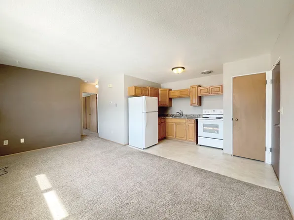 Fairmont Apartments, 405 11th Ave SW APT 10, Minot, ND 58701