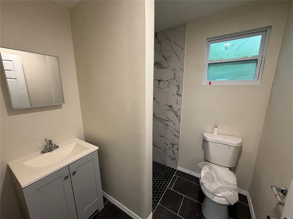 4 bed, 2.0 bath, 1100 sqft, $2,199 — Photo 4