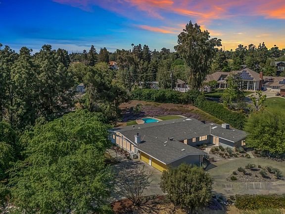 4th image of 4200 Flintridge Dr