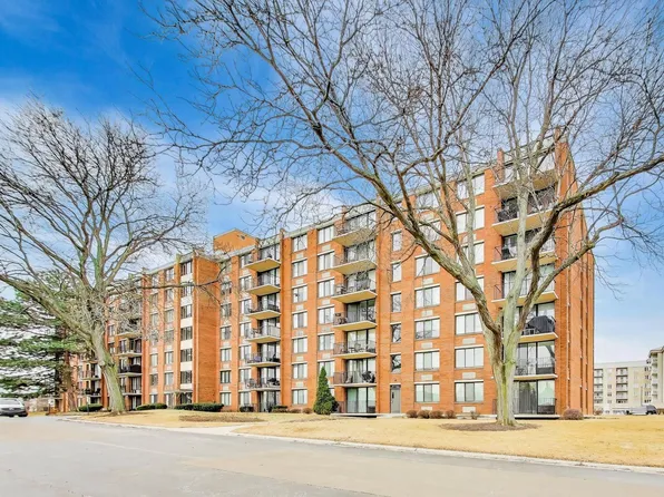 2000 Saint Regis Dr APT 3G, Lombard, IL 60148