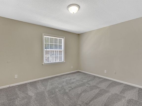 5th image of 336 Blackhawk Rd #1