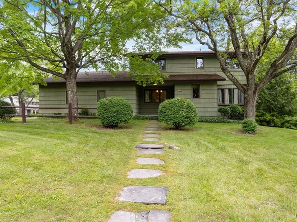704 Hamilton Pkwy, Syracuse, NY 13214