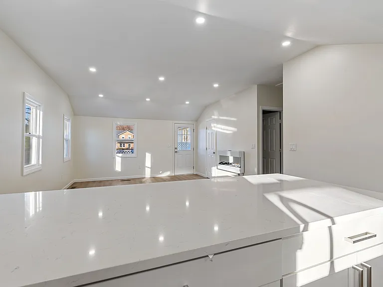44 Bischoff Ave — Photo 6