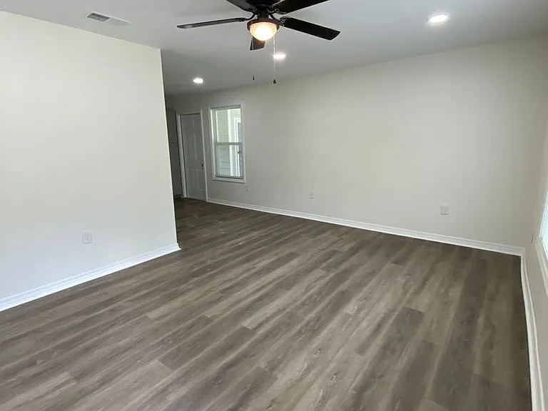 2468 Morningside Dr — Photo 4