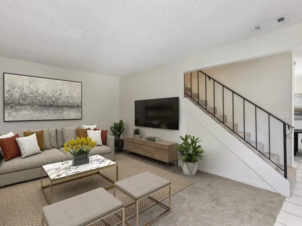 1060 E Washington Ave E #12, Escondido, CA 92025