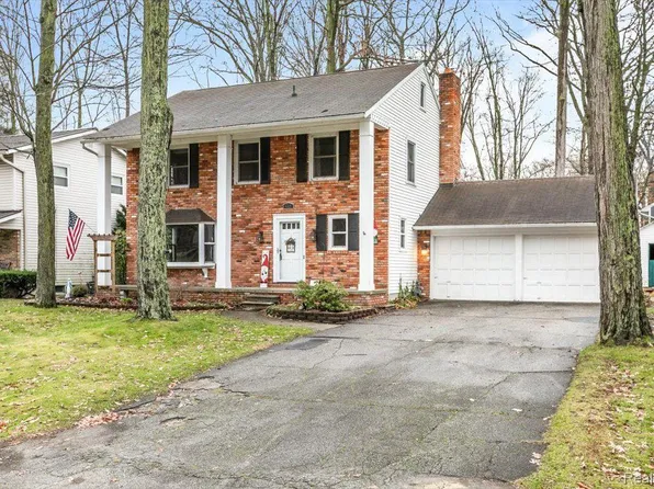 4329 Old Forge Dr, Fort Gratiot, MI 48059