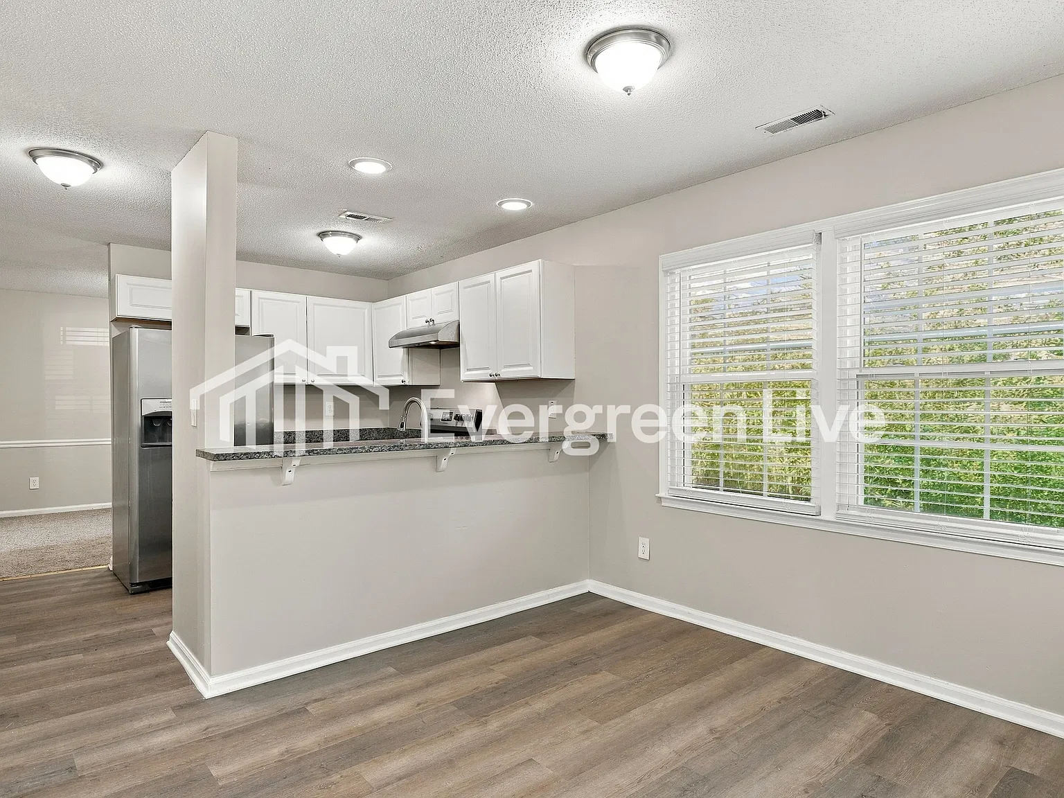 4 bed, 2.5 bath, 2261 sqft, $2,195 — Photo 4