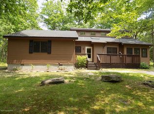 107 Gaskin Dr, Hawley, PA 18428
