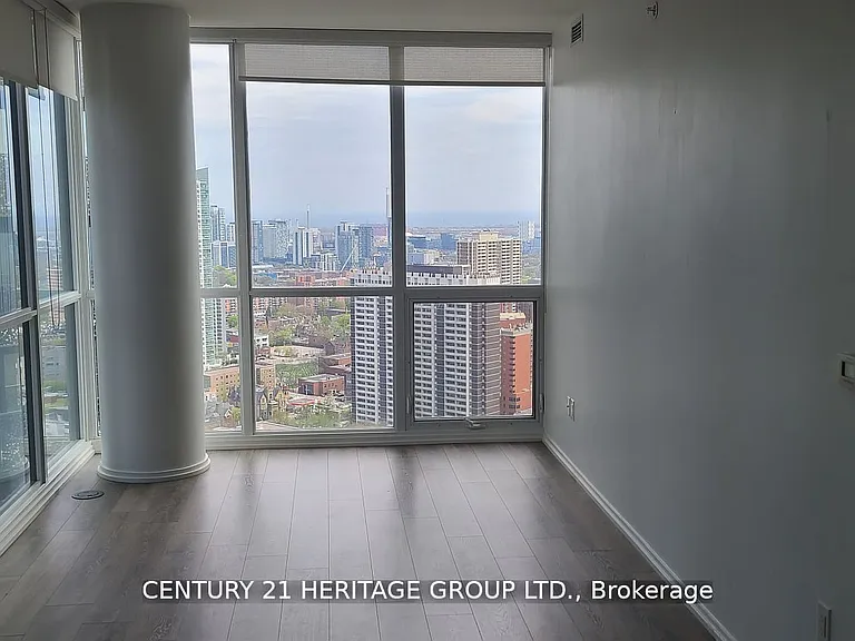 45 Charles St E #3912 — Photo 8