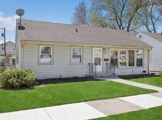 9527 Jefferson Ave, Brookfield, IL 60513