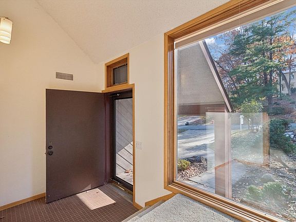 4th image of 5846 Schumann Dr
