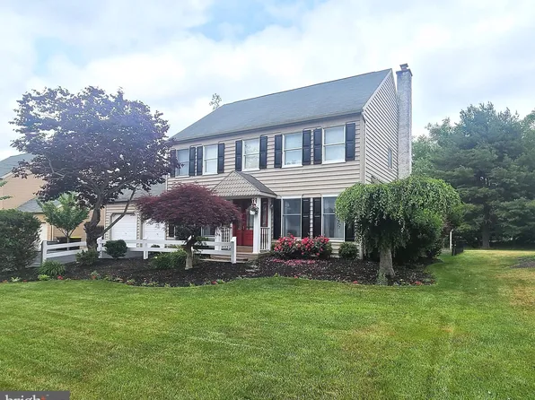 206 Diana Dr, Chalfont, PA 18914