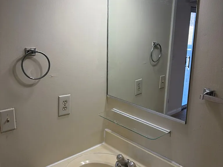 1470 Seneca Dr #G — Photo 8