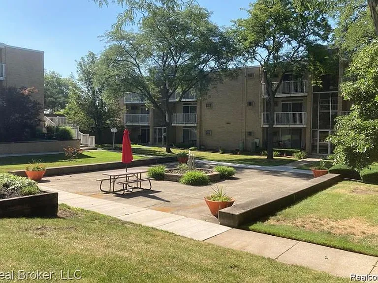 4905 Crooks Rd #A5 — Photo 17