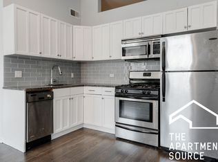 1133 W Madison St APT 3F, Chicago, IL 60607