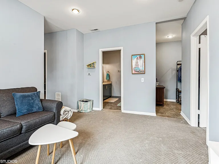 1815 W Henderson St #2 — Photo 5