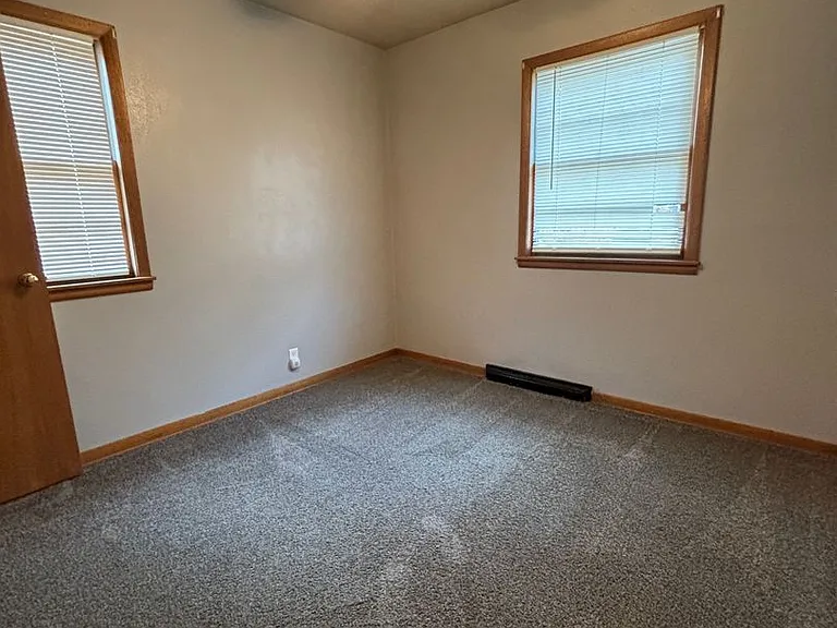 811 Allen St — Photo 4