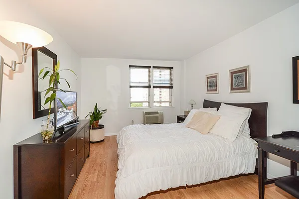 Sold by Robert E. Hill  | media 19