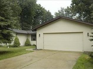 225 Hidden Forest Rd, Battle Creek, MI 49014