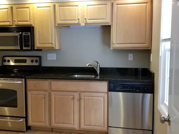 66 Haskell St APT 2, Westborough, MA 01581