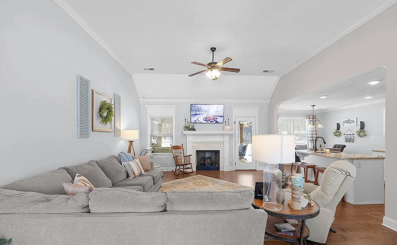 3 bed, 1758 sqft, $2,200 — Photo 3