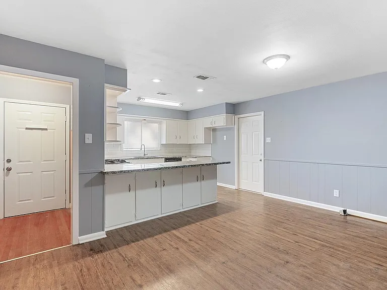10502 Royal Oaks Dr — Photo 9