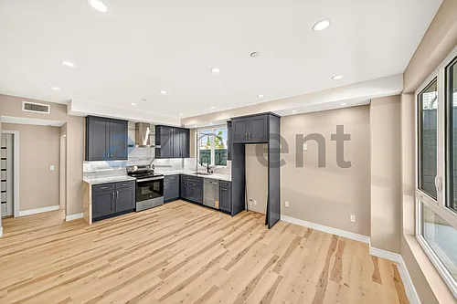 227 N Burlington Ave Photo 1