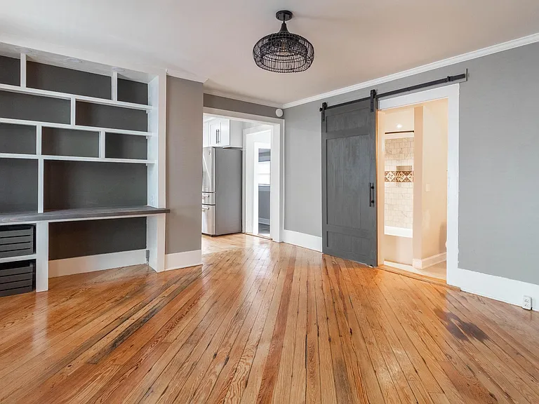 625 S Poplar St — Photo 16