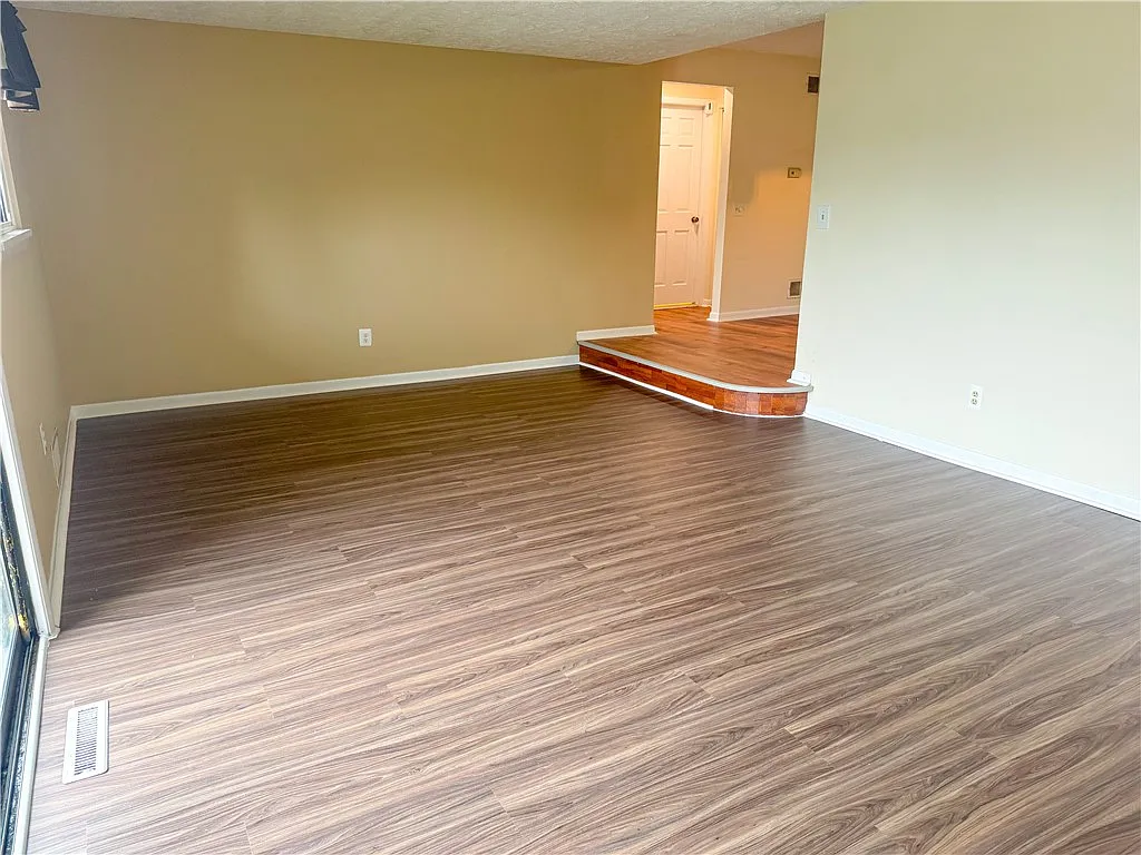 1 bed, 1.0 bath, 880 sqft, $1,600 — Photo 3