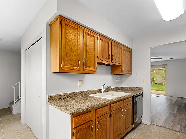 6205-6207 N Northmoor Ct — Photo 9