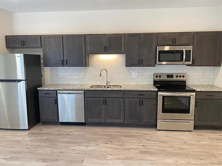2212 W Stewart Ave #6 — Photo 5