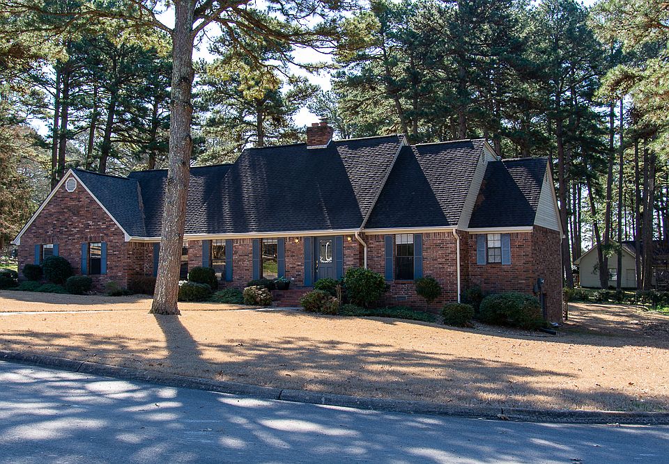 1st image of 11 Wedgewood Dr