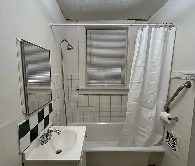 2754 Meramec St #1W — Photo 8