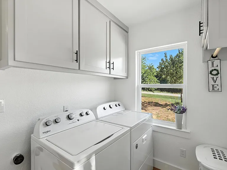 FM 2048 — Photo 11