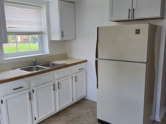 4th image of 2392 Wooster Rd APT 1