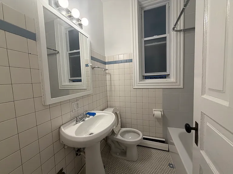 843 W Roscoe St #1F — Photo 4