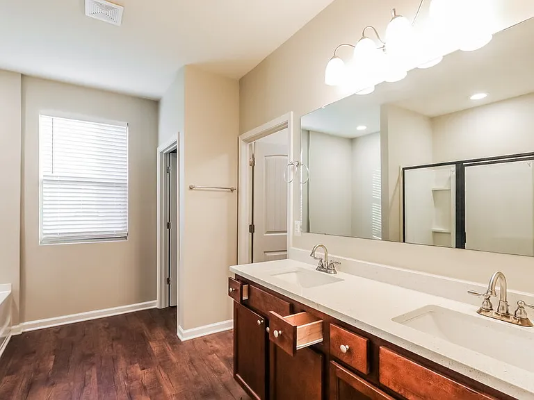 700 Feldwood Ln — Photo 9