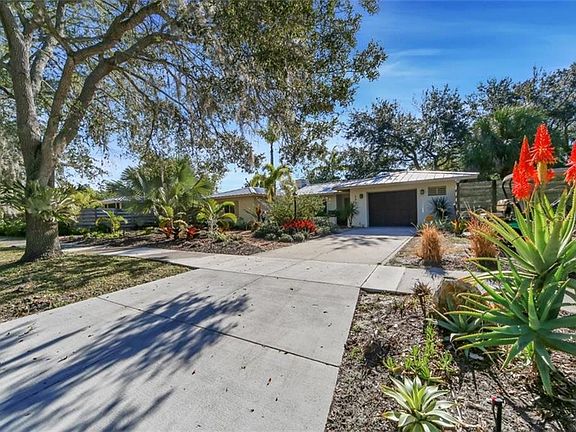 3rd image of 686 Beverly Dr