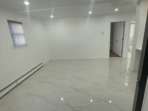 2163 East 17th Street image 2 of 12