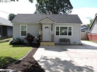 925 SE Maple St, Dundee, OR 97115