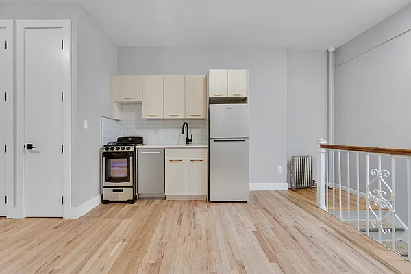 Rented by Peter R. Hungerford, LREB | media 7