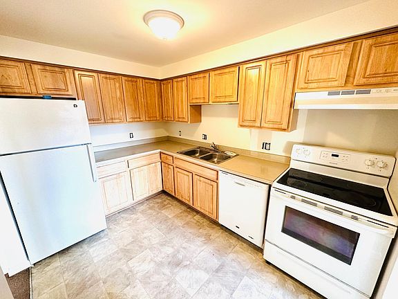5th image of 2 West St #303