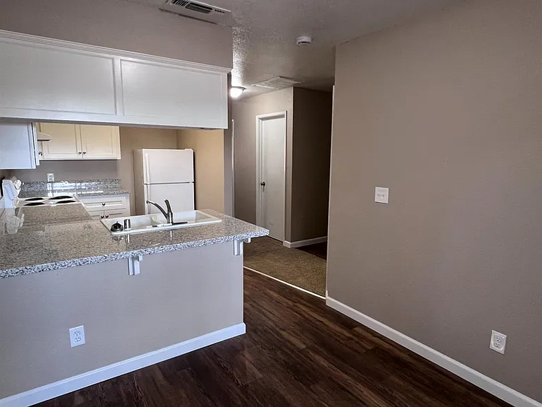 1262 N Marks Ave #109 — Photo 8