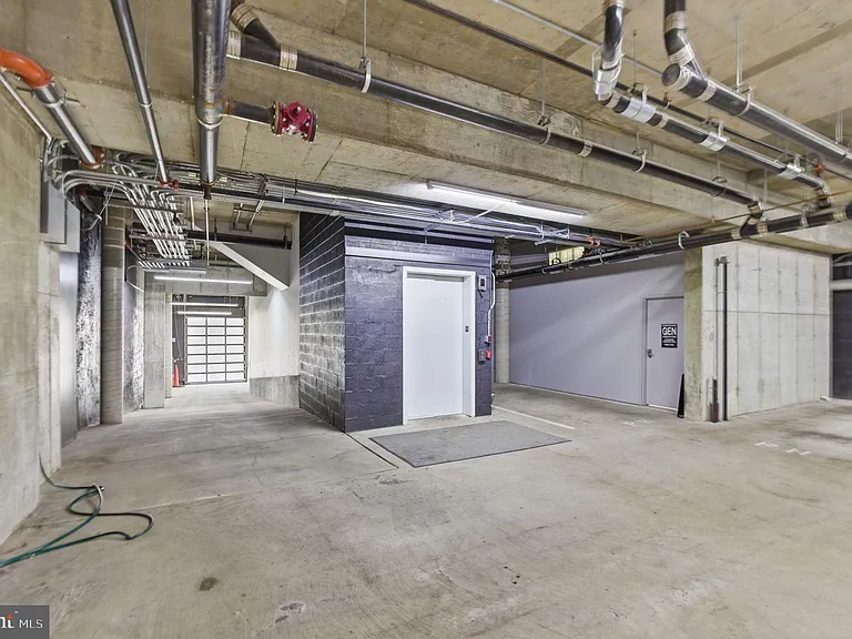 2110 Walnut St #301 — Photo 33