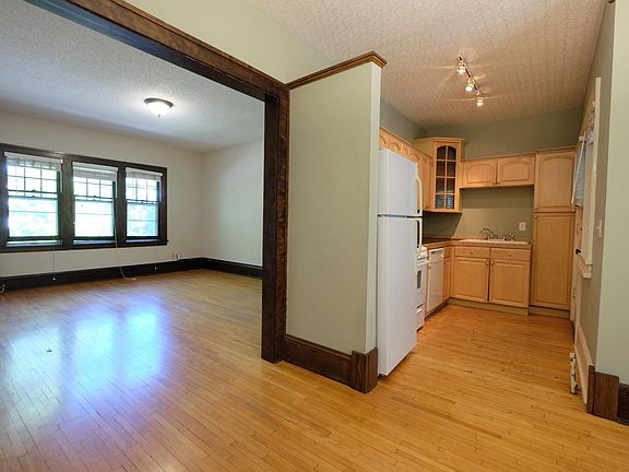 3rd image of 107 Fairview Ave N #Gh0uwfvfk